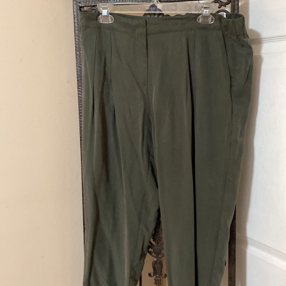NWT Chico's Capris Size 2P/petite large